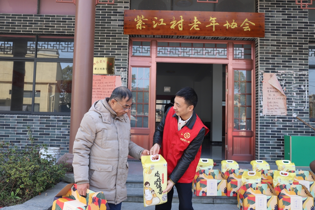 暖春意，敬老情-江南官方网站-江南online（中国）多年坚持慰问孤寡老人